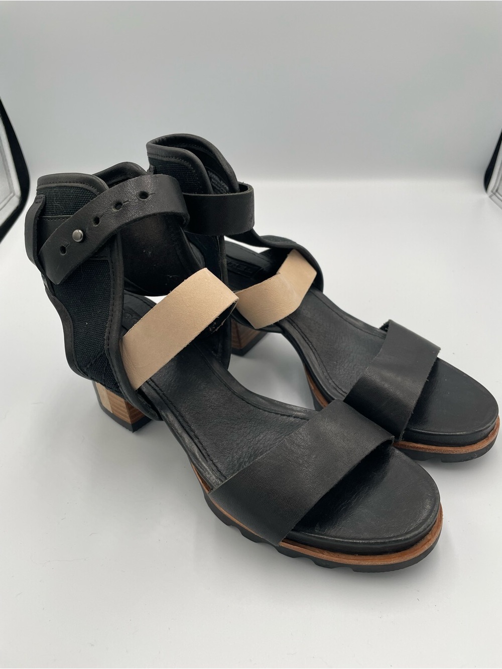 SOREL "Addington" Cuff Ankle Strap Womens Sandals Black Beige Sandals Size 6.5